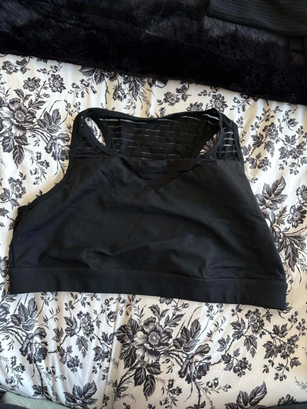 Torrid 2X Mesh Stripe V-Neck Back Sports Bra
